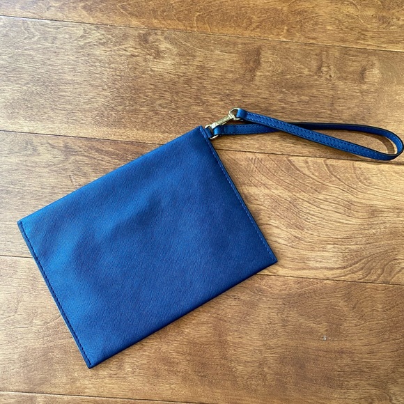 Authentic Michael Kors wristlet - Navy Blue - USED in great condition - Picture 8 of 8